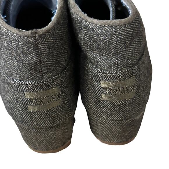 Tom's Gray Herringbone Wedge Booties in a Womens Size 5 - Picture 6 of 8